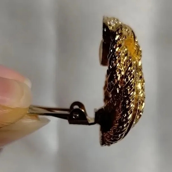 Vintage CHRISTIAN DIOR gold tone twisted KNOT pavé rhinestone earrings clip ons - Picture 5 of 12